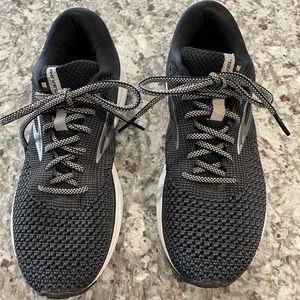 Women’s Brooks Revels tennis shoe